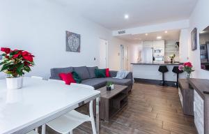 Kuchyň nebo kuchyňský kout v ubytování Playa Victoria Paseo Marítimo 3 Rooms