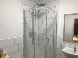 Koupelna v ubytování Contemporary 1 bed studio for comfy stay in Wigan