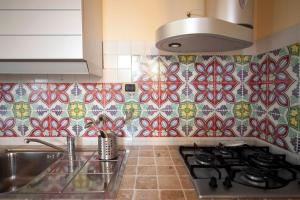 A kitchen or kitchenette at Villa il Pino by VacaVilla