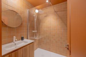 a bathroom with a shower and a sink and a mirror at Appartement Belle Lettre 1 in Aix-en-Provence