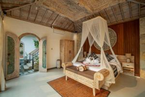 Postel nebo postele na pokoji v ubytování Legong Sebatu Villa + 37 fotografií
