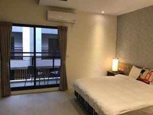 Rúm í herbergi á 宜蘭白鵝田園 l 包棟Villa