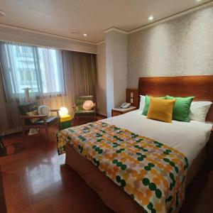 Postel nebo postele na pokoji v ubytování Erin Hotel
