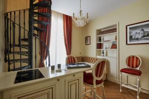 a home office with a desk and two chairs at Maison des Barons in Nice