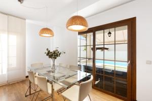 a dining room with a glass table and chairs at Casahost Aquavilla in Costa Teguise