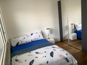 Postel nebo postele na pokoji v ubytování Chambre spacieuse, lumineuse et reposante + 23 fotografií