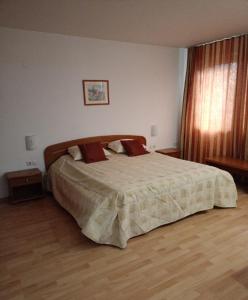 Postel nebo postele na pokoji v ubytování Mountain Paradise 1 - 1 Bedroom South facing balcony - 300mbps Wi-fi + 17 fotografií