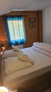 Posteľ alebo postele v izbe v ubytovaní La Ferme du Badon