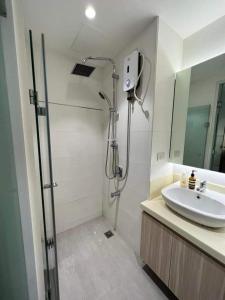 Bilik mandi di US Embassy Roxas Blvd, Ermita, Manila 1 Bedroom ComfySuite