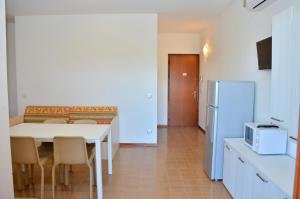 A kitchen or kitchenette at Condominio Sovego