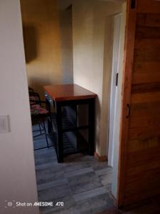 a hallway with a wooden table in a room at Lo de tina in Florencio Varela