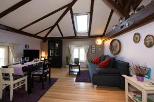 a living room with a couch and a table at Ferienwohnung in Opatija mit Klimaanlage, W-LAN, Waschmaschine 905-2 in Opatija