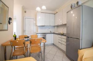 Η κουζίνα ή μικρή κουζίνα στο Isthmus luxury apartment