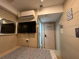 Postel nebo postele na pokoji v ubytování 奧地利賓館 Chill House Motel