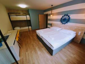Postel nebo postele na pokoji v ubytování Apartmány Petrov, Baťův kanál