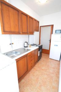 Kuchyň nebo kuchyňský kout v ubytování Apartments Marija