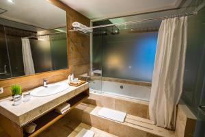 Bilik mandi di Abhayagiri - Sumberwatu Heritage Resort