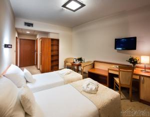 Postel nebo postele na pokoji v ubytování Hotel Victor Pruszków DeSilva