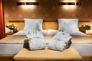 Postel nebo postele na pokoji v ubytování Hotel Victor Pruszków DeSilva