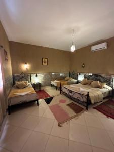 Postel nebo postele na pokoji v ubytování Hotel Riad Ali
