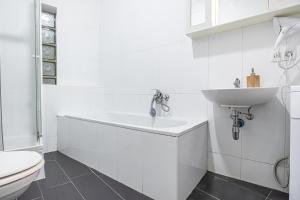 A bathroom at Near Danube & Millenium Tower - Massive Shared 4BR Apt