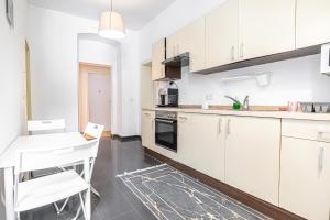 A kitchen or kitchenette at Near Danube & Millenium Tower - Massive Shared 4BR Apt