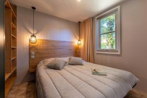 Postel nebo postele na pokoji v ubytování CAMPING LES OURMES + 37 fotografií