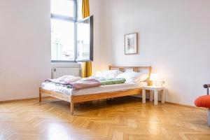 A bed or beds in a room at Near Danube & Millenium Tower - Massive Shared 4BR Apt