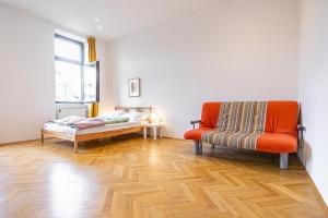 A bed or beds in a room at Near Danube & Millenium Tower - Massive Shared 4BR Apt