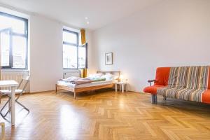 A bed or beds in a room at Near Danube & Millenium Tower - Massive Shared 4BR Apt