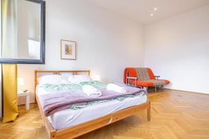 A bed or beds in a room at Near Danube & Millenium Tower - Massive Shared 4BR Apt