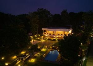 Bazén v ubytování VOYE HOMES Signature Pool Resort Varkala , Just 950 m from Varkala Cliff and Beach nebo v jeho okolí