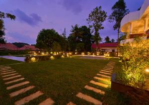 Zahrada ubytování VOYE HOMES Signature Pool Resort Varkala , Just 950 m from Varkala Cliff and Beach
