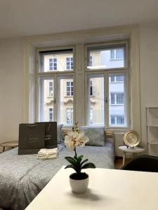 a living room with a bed and a window at Luxury Serviced 3-Bedroom Flat in Vienna's 1st District in Vienna