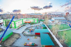 ノヴォシビルスクにあるNSK-Kvartirka, Apartment Marksa 19の都市遊び場の空見