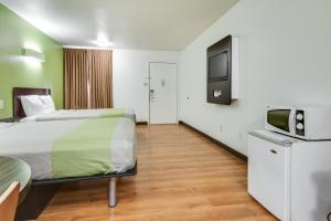 Kuchyň nebo kuchyňský kout v ubytování Motel 6-Longview, TX - North