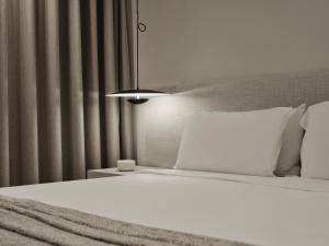Postel nebo postele na pokoji v ubytování Doryssa Method Hotel