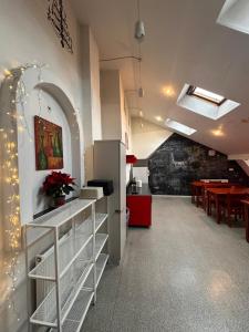 TV a/nebo společenská místnost v ubytování 25 Hours Hostel + 7 fotografií