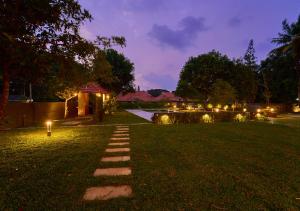 Zahrada ubytování VOYE HOMES Signature Pool Resort Varkala , Just 950 m from Varkala Cliff and Beach