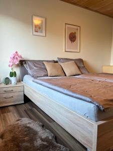 Posteľ alebo postele v izbe v ubytovaní Gemütliche Wohnung/ cozy apartment Niklasdorf