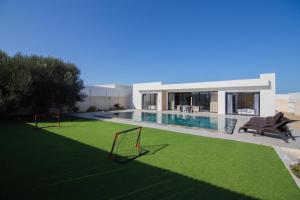 Bazén v ubytování Villa UBUD Djerba sans vis a vis nebo v jeho okolí
