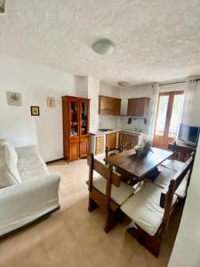 a living room with a table and a couch at TIZIANA HOME II - Appartamento ad Ovindoli - Residence Al Park in Ovindoli