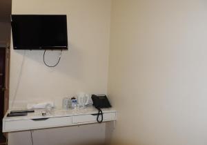 TV a/nebo společenská místnost v ubytování Hyde Park Court Hotel