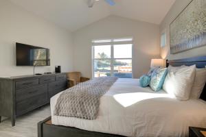 Postel nebo postele na pokoji v ubytování Burl By The Bay