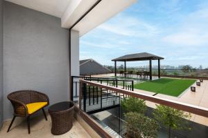 Balkón nebo terasa v ubytování Cloud9 Sarovar Premiere Palomen Goa