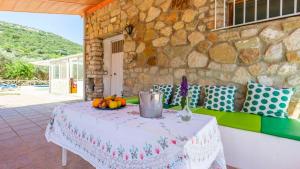 Kép Casa Rural El Ciruelo Loco Alfarnate by Ruralidays szállásáról Alfarnatejóban a galériában
