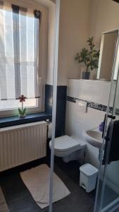 Koupelna v ubytování Monteurwohnung 1 Bitterfeld