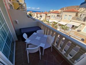 Ein Balkon oder eine Terrasse in der Unterkunft Sunset Rooftop Terrace apartment