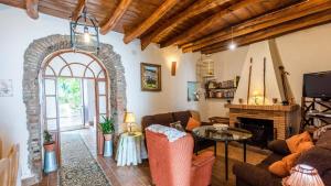 Część wypoczynkowa w obiekcie La Casa del Real El Real de la Jara by Ruralidays