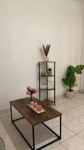 a living room with a table with flowers on it at Appartement au Plessis-Robinson in Le Plessis-Robinson +1 photo